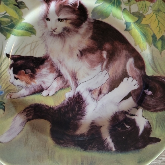 1855 Email de Limoges I. Godinger 7.5” Plate Cat & Kittens‎ - Picture 2 of 4